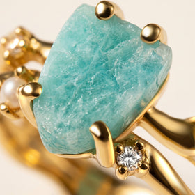 Amazonite Moonstone Pearl Ring Set surface detail in natural light
