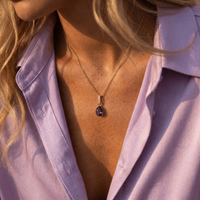Pendant rim and chain bail close-up
