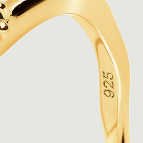 A close view of the inner yellow gold band reveals a small 925 stamp.