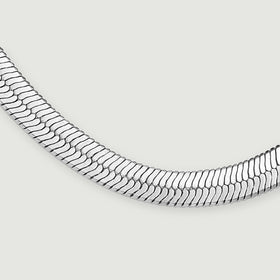 A close view shows the interlocking links along the lower curve of the silver colored chain.