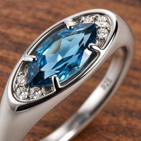 Clear Horizon blue topaz eye ring, silver macro