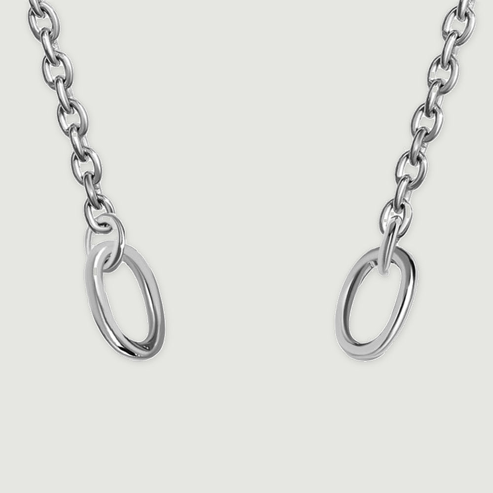 Two polished oval end rings and the adjacent silver chain links are shown in close detail.