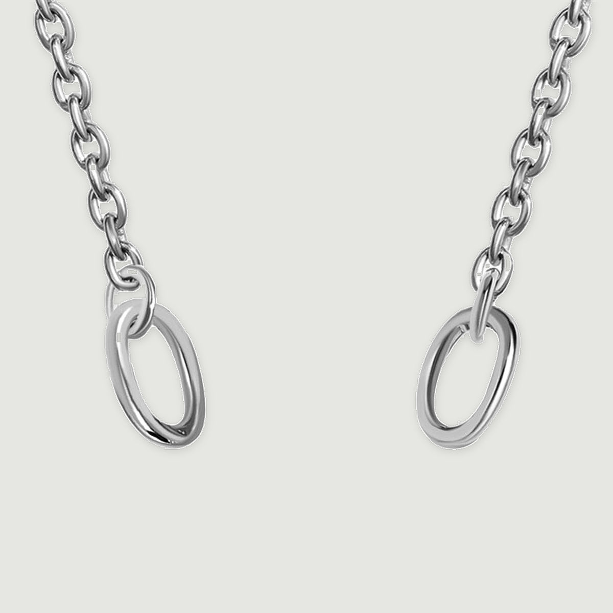 Two polished oval end rings and the adjacent silver chain links are shown in close detail.