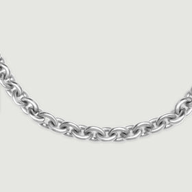 A close-up shows the rounded silver links along the lower curve of the chain.