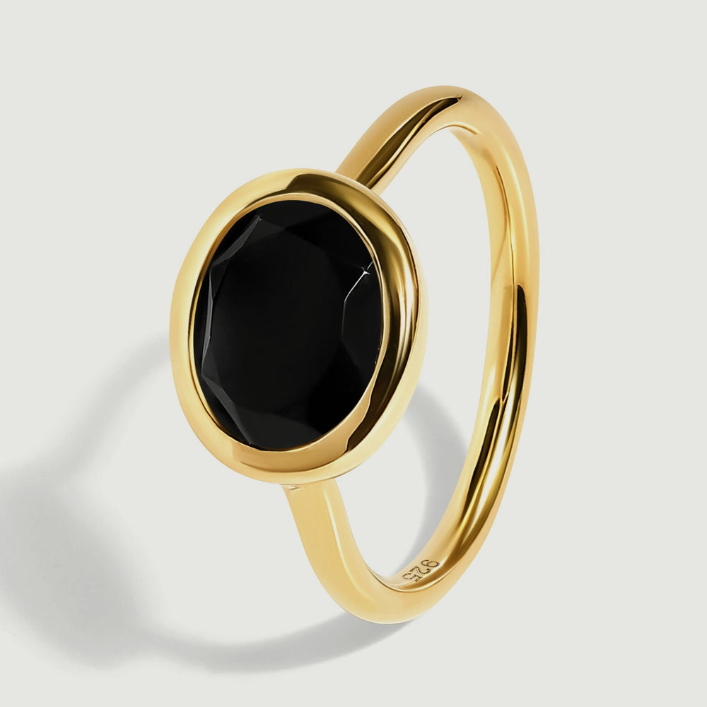 An angled yellow gold vermeil ring shows the oval bezel, slim band and inner 925 stamp.