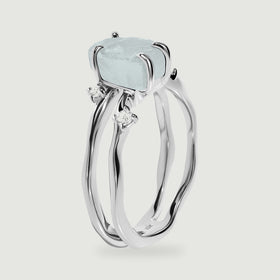 A side view reveals the white gold prongs and the open space between the two curved bands.