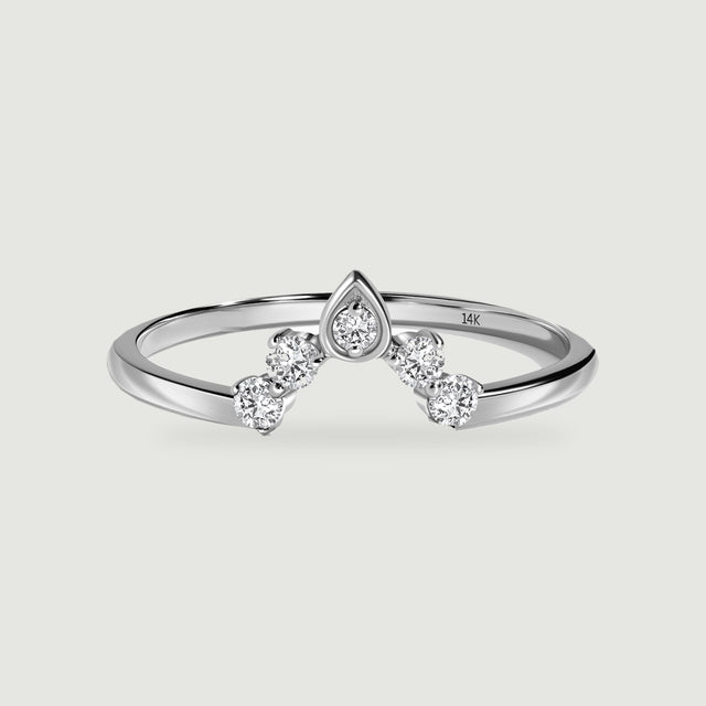 A white gold ring has four round diamonds arranged around a central pointed diamond setting.