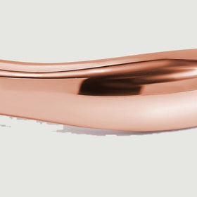A detailed crop of the rose gold band shows the smooth surface and warm copper reflections.