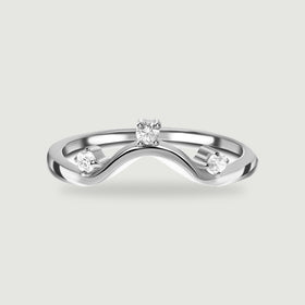 A polished silver wave band holds three round clear stones against a light grey background.
