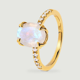 An upright yellow gold vermeil ring reveals the open band and four prongs around its blue-flashing moonstone.