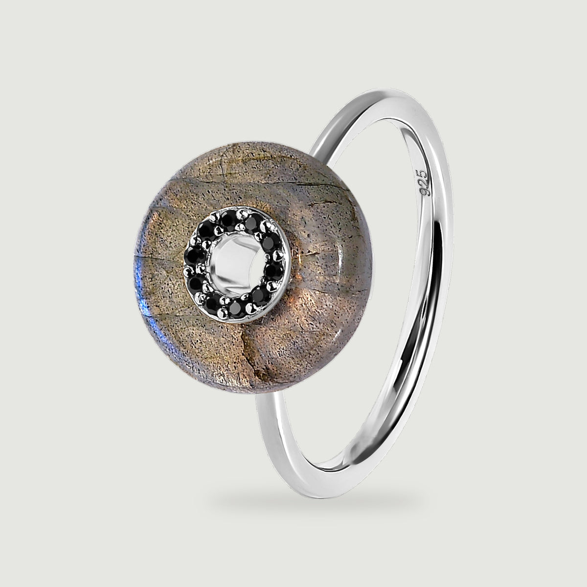 An upright sterling silver ring shows a grey labradorite disc, black central stones and a polished narrow band.