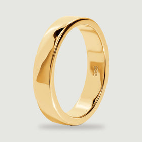 An upright yellow gold band shows its curved profile and inner 925 stamp.