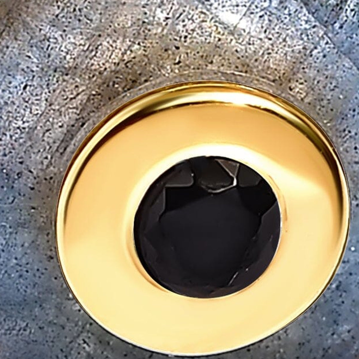 A close crop shows the yellow gold vermeil centre bezel and faceted black stone surrounded by mottled blue-grey labradorite.