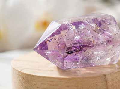 The Serenity Apex: Natural Amethyst & Wood Light - ModernEnergyLab.com